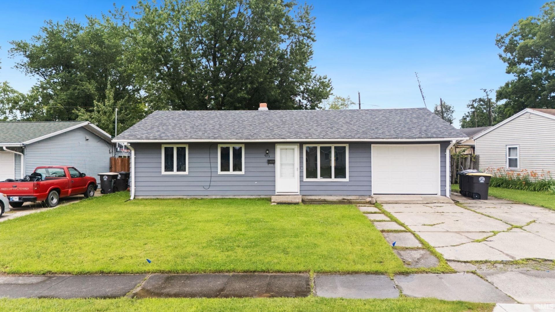 6015 Landsdowne Drive, Fort Wayne, IN 46816 Main Photo