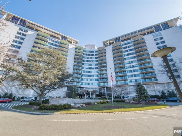 1 Claridge Drive 725, Unit 725, VERONA, NJ 07044