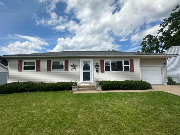 3205 Kaufmann Avenue, Dubuque, IA 52001