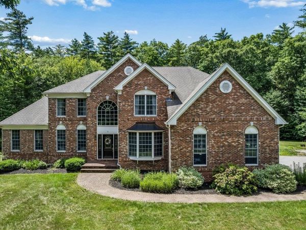11 Dorothy's Way, Bedford, NH 03110