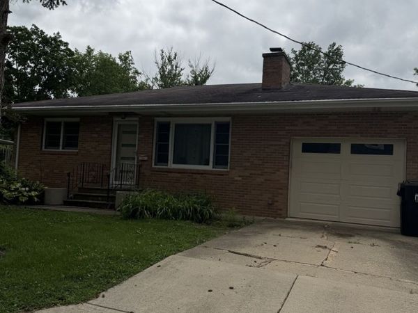 1107 West Avenue , Normal, IL 61761