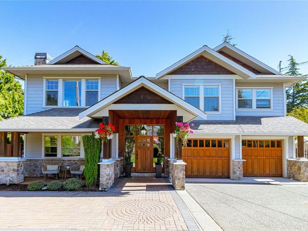 1786 Barrie Rd, Saanich, BC V8N 2W7