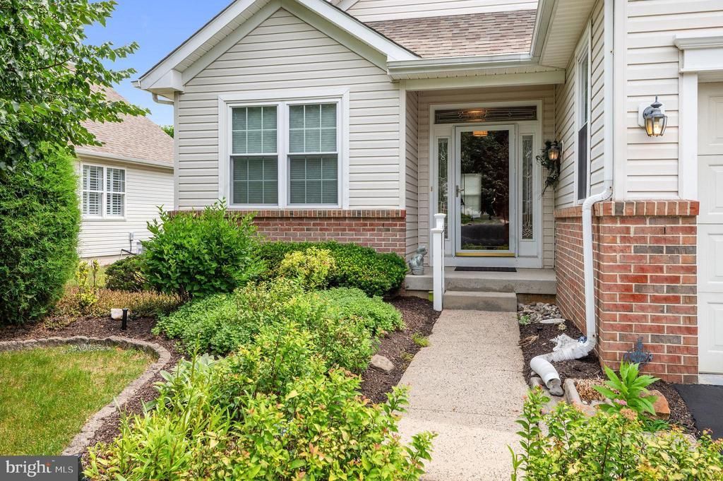 8 ZINNIA WAY, LANGHORNE, PA 19047