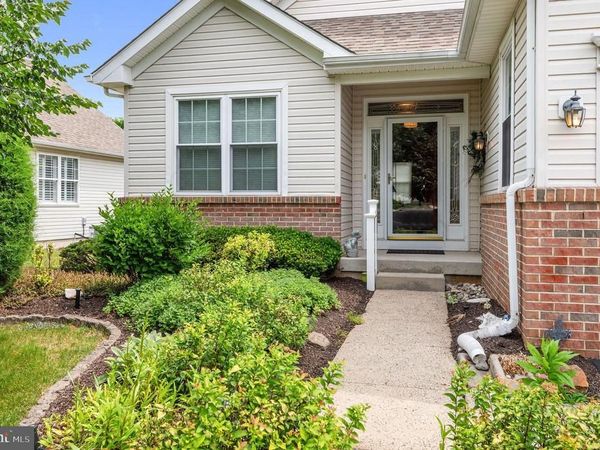 8 ZINNIA WAY, LANGHORNE, PA 19047