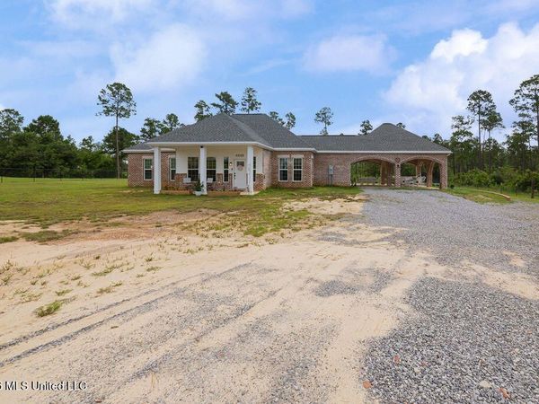 22190 Road 357 , Kiln, MS 39556