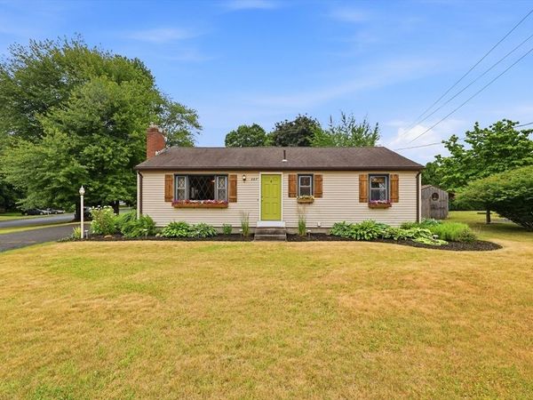887 North St, Agawam, MA 01030