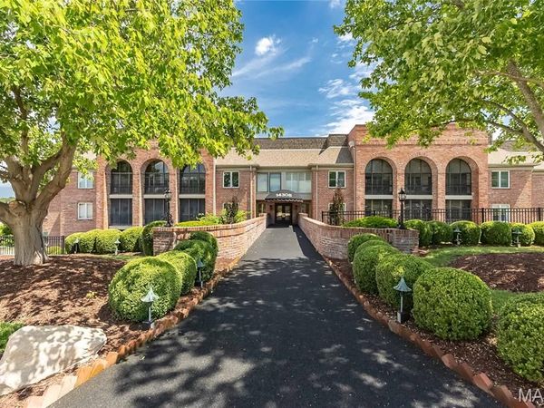 14308 Conway Meadows Court , Unit 201, Chesterfield, MO 63017