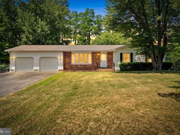 6 ELEANOR DRIVE, WRIGHTSTOWN, NJ 08562