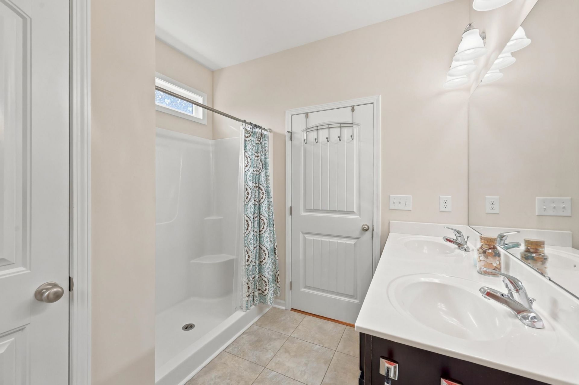 523 Trafalgar Ct. Photo 15