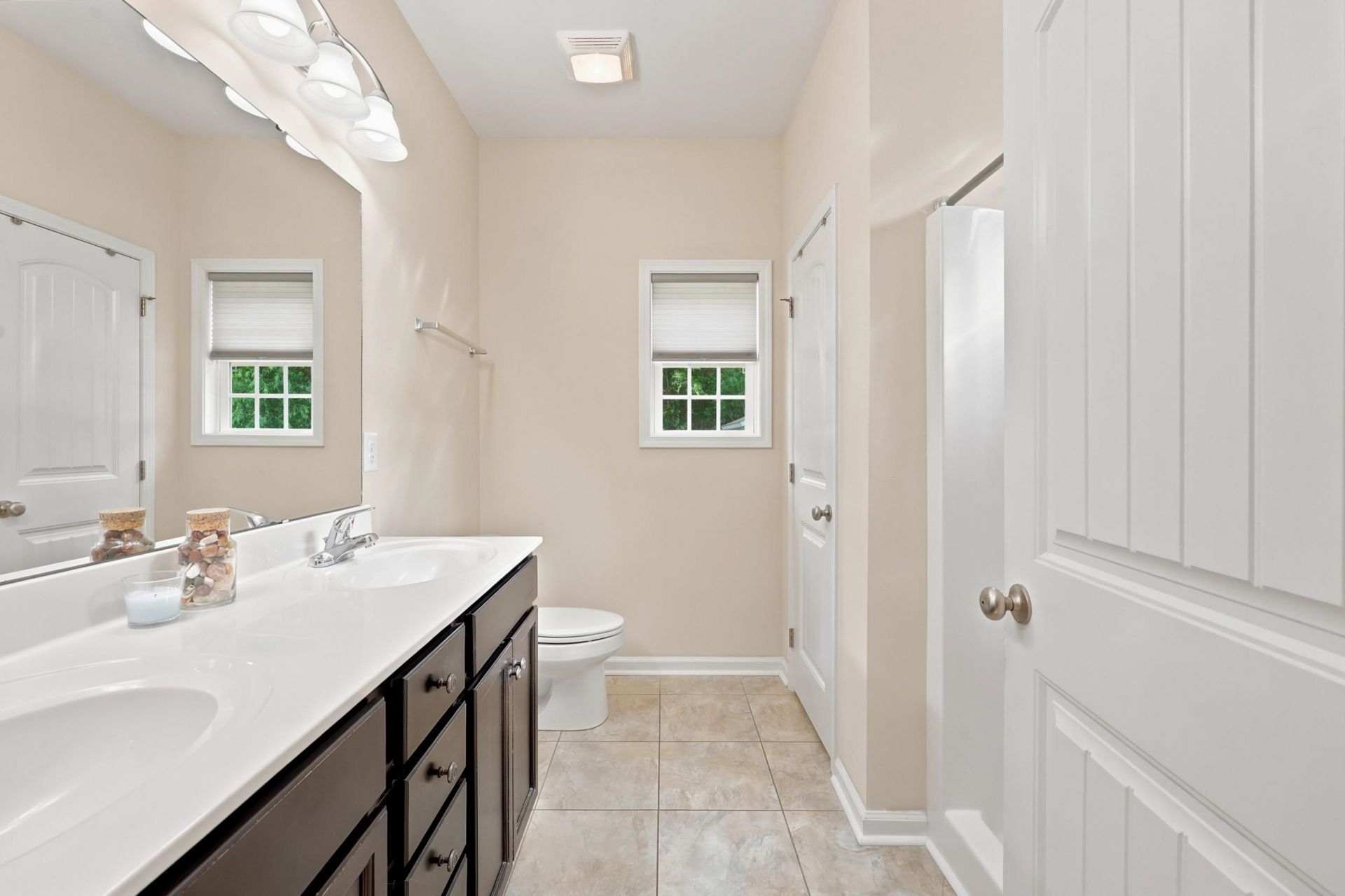 523 Trafalgar Ct. Photo 16