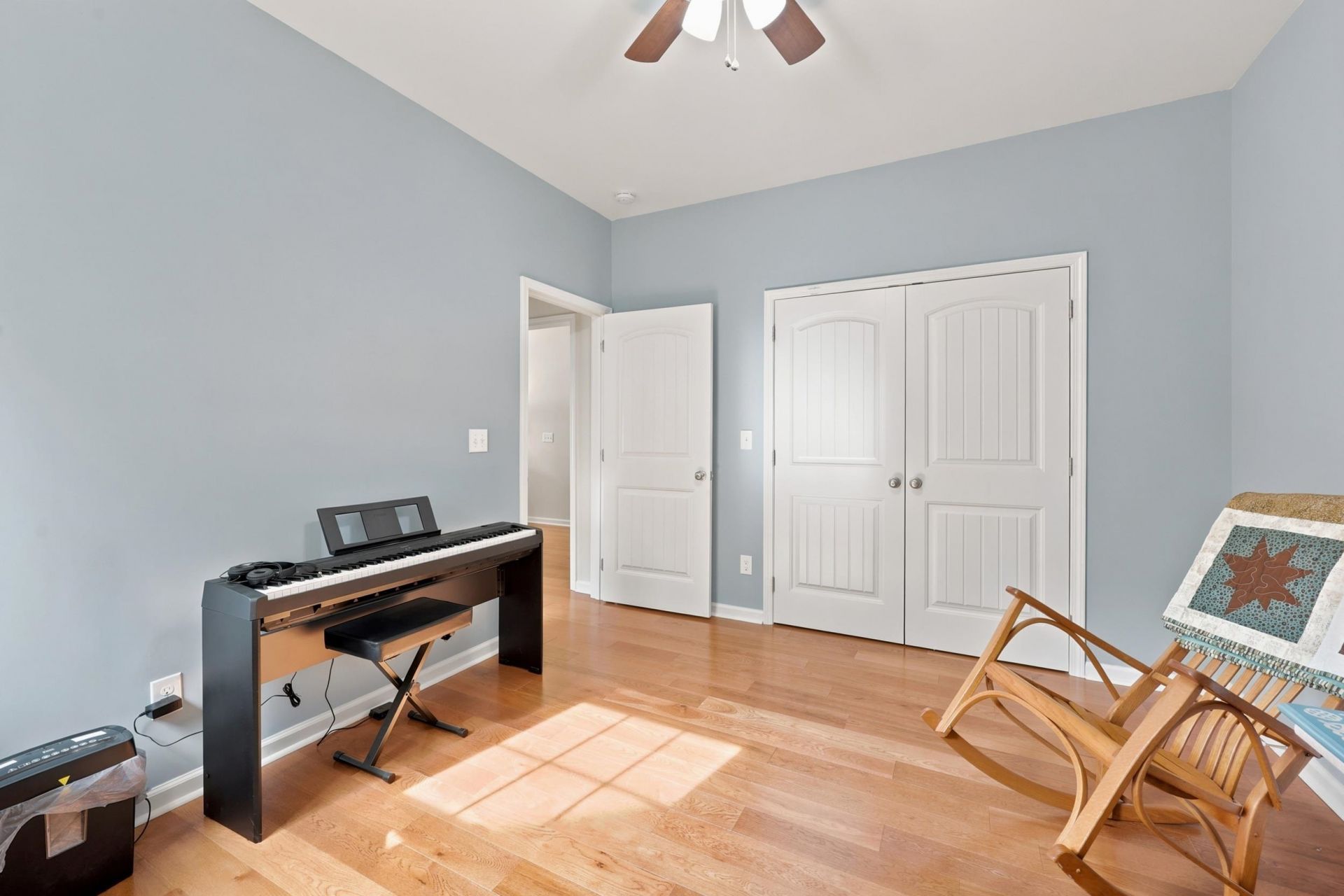 523 Trafalgar Ct. Photo 19