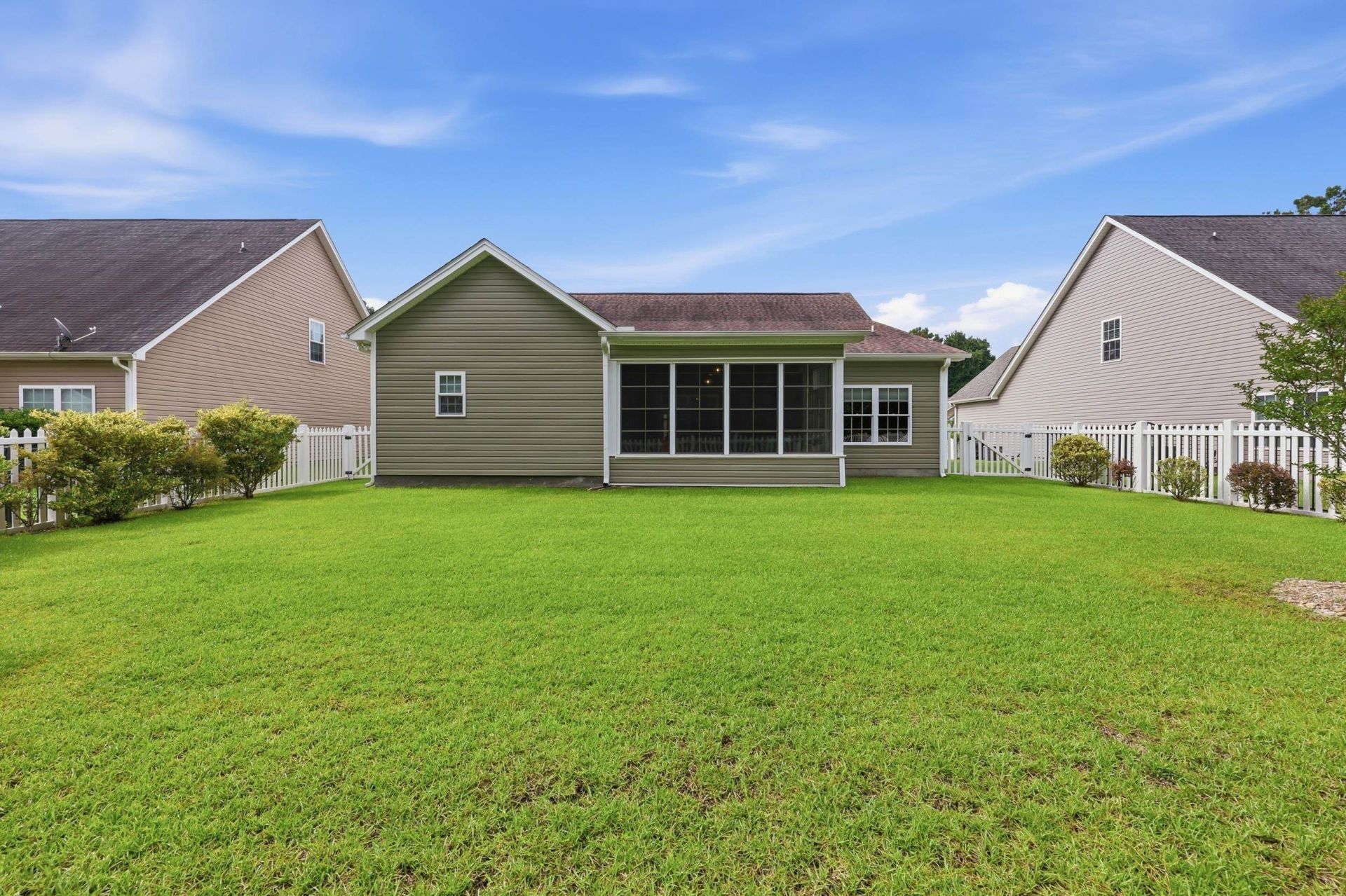 523 Trafalgar Ct. Photo 28