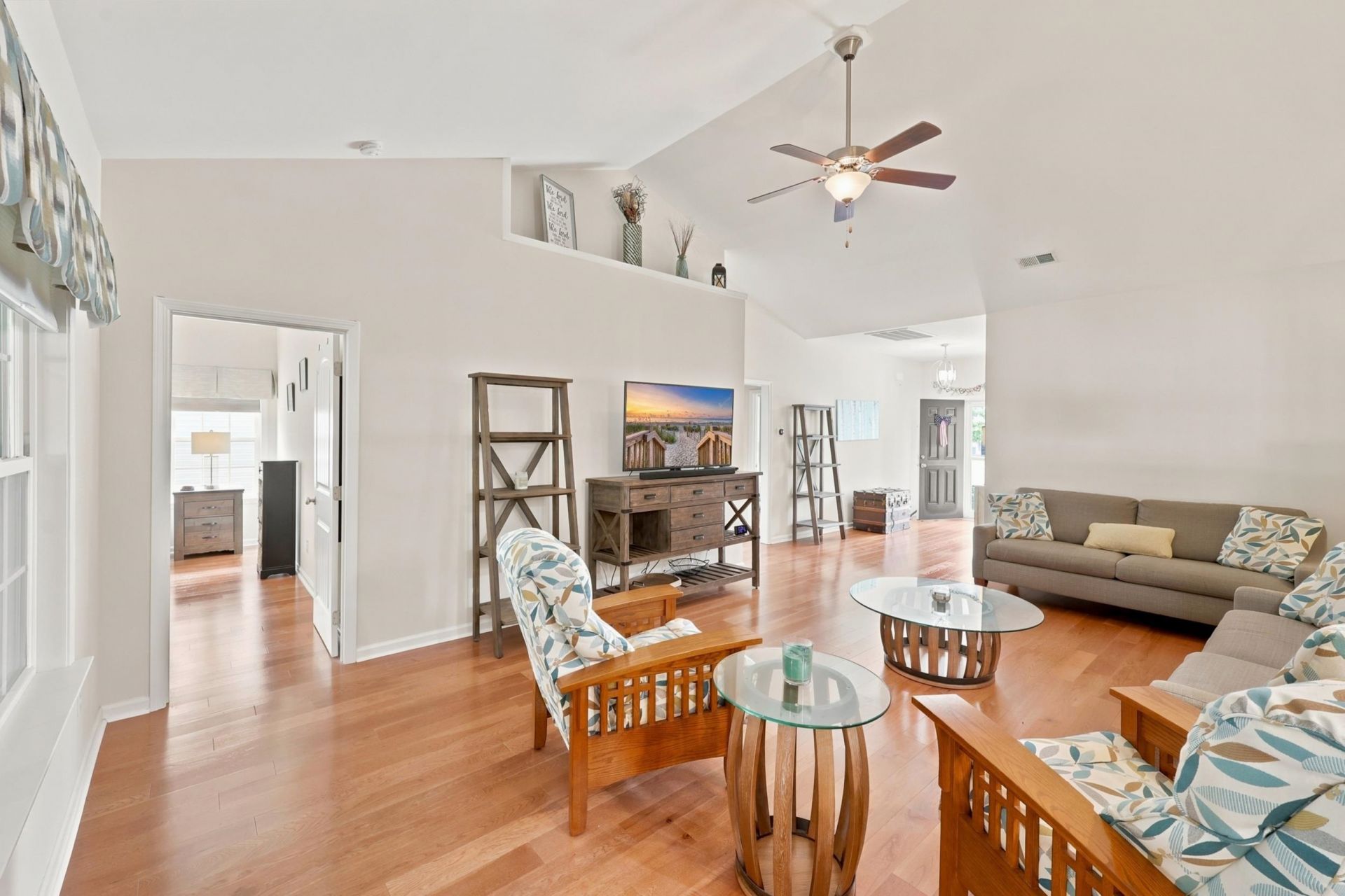 523 Trafalgar Ct. Photo 8