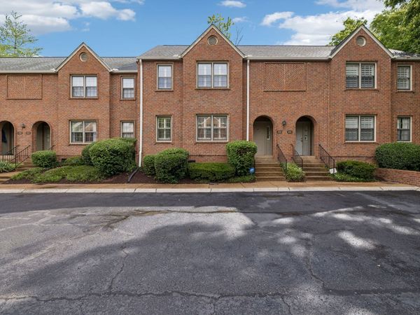 220 Westchase Dr, Nashville, TN 37205