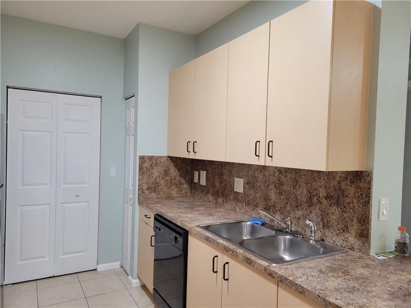 3569 Forest Hill Boulevard, Unit 117, Palm Springs, FL 33406 Photo