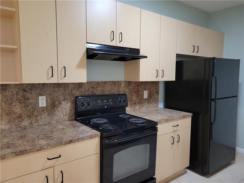 3569 Forest Hill Boulevard, Unit 117, Palm Springs, FL 33406 Photo