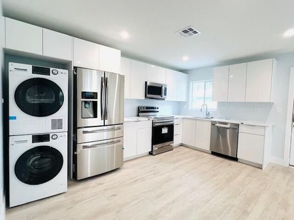 206 SE 1st Avenue, Unit 3, Delray Beach, FL 33444