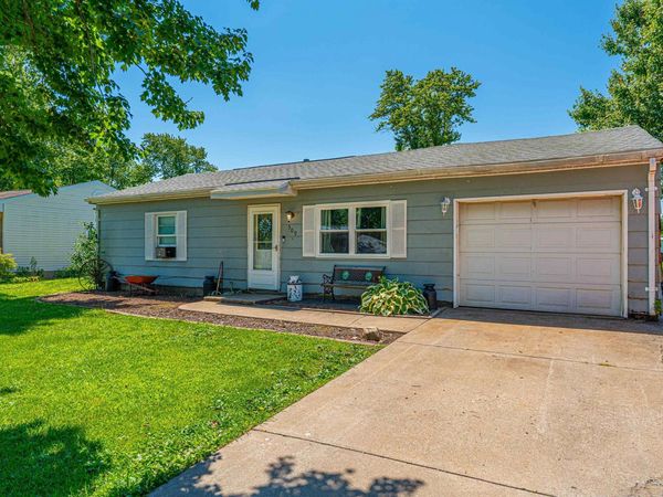 509 W CHARLES Street, McLean, IL 61754