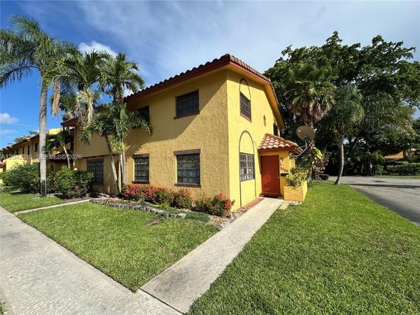 2700 NW 47th Ter , Unit 1001, Lauderdale Lakes, FL 33313