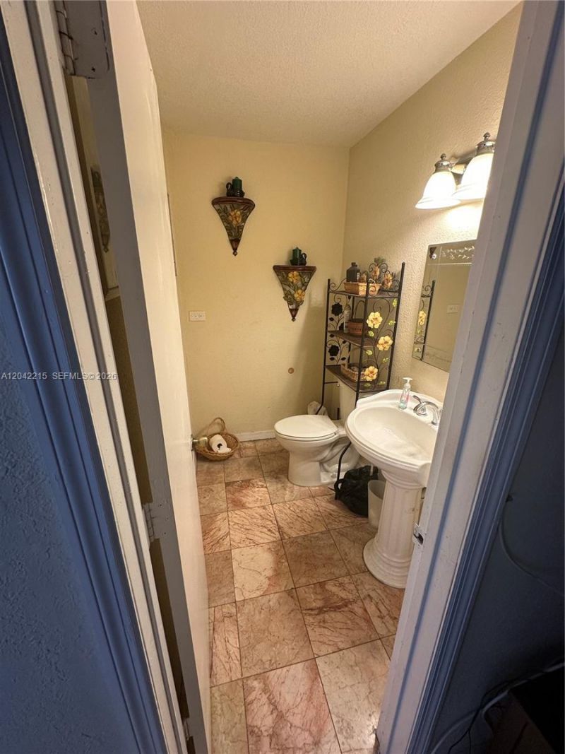 2700 NW 47th Ter , Unit 1001, Lauderdale Lakes, FL 33313 Photo