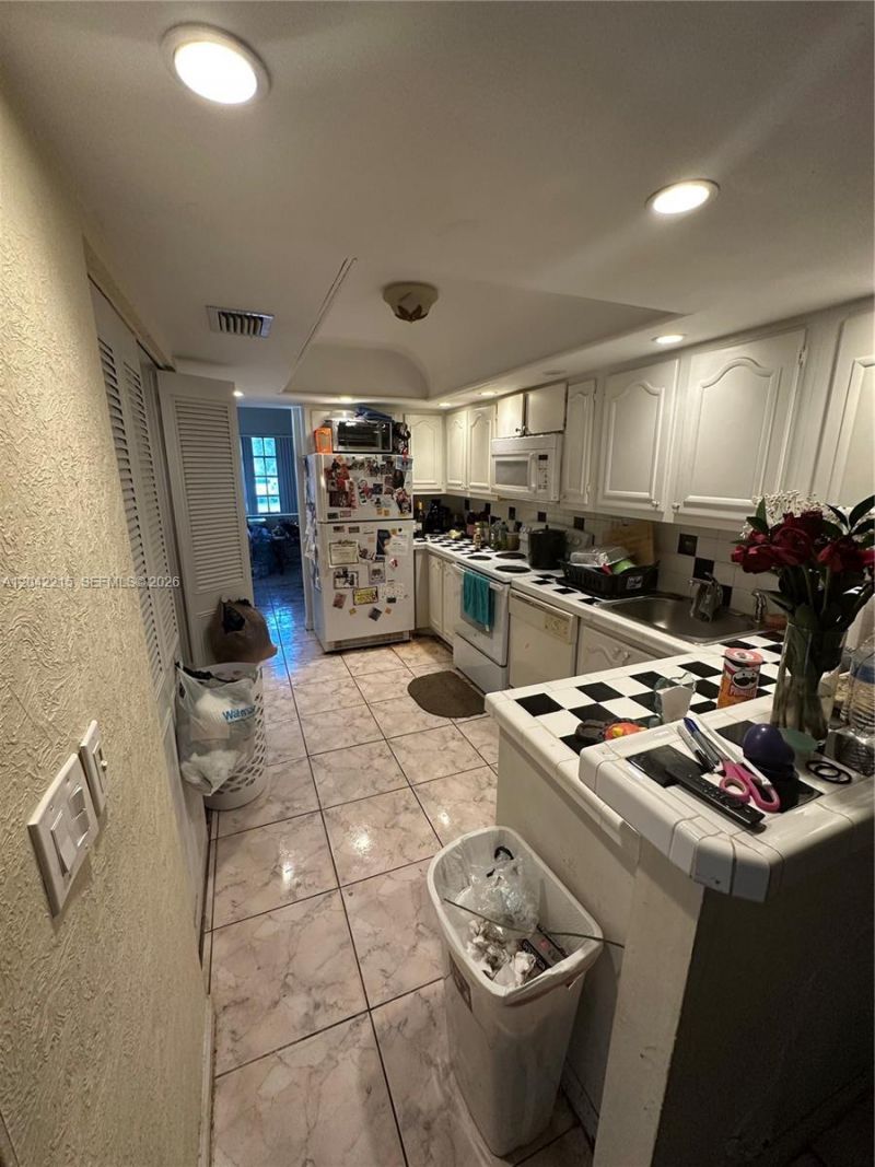 2700 NW 47th Ter , Unit 1001, Lauderdale Lakes, FL 33313 Photo