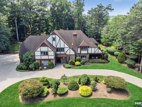 739 Shoshone Trail, FRANKLIN LAKES, NJ 07417