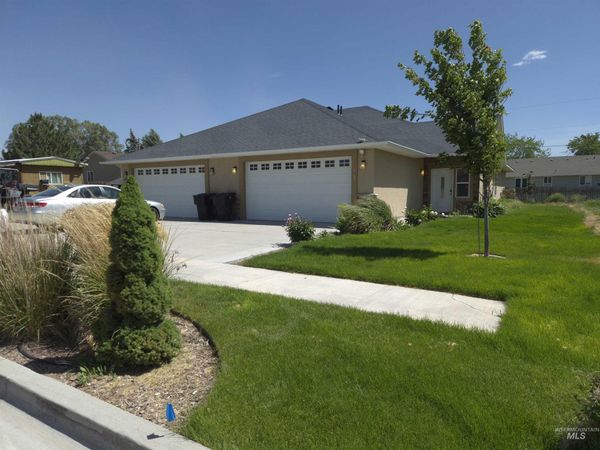 2103 Fort Hall Av, American Falls, ID 83211