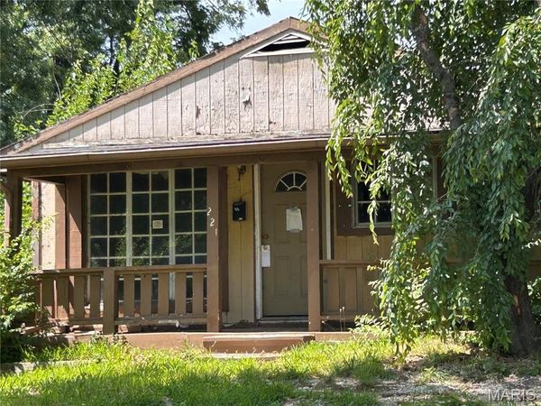 221 Roderick Drive, St Louis, MO 63137