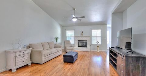 5659 W Menlo Ave, Fresno, CA 93722 Photo