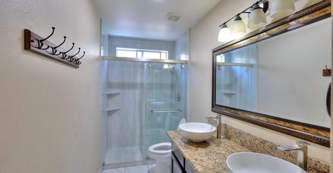 5659 W Menlo Ave, Fresno, CA 93722 Photo