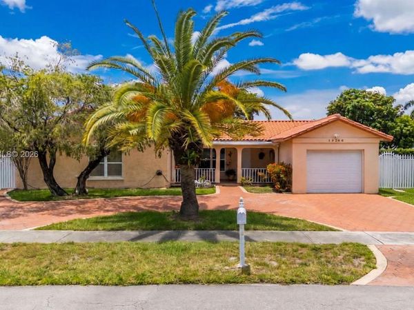 19240 NW 60th Ct , Hialeah, FL 33015