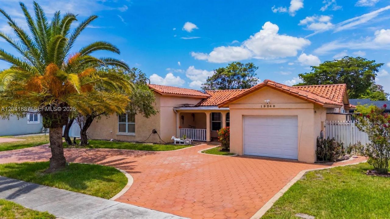 19240 NW 60th Ct, Hialeah, FL 33015 Photo