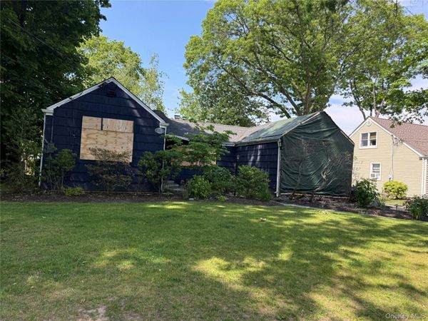 2131 Decker Avenue , Merrick, NY 11566