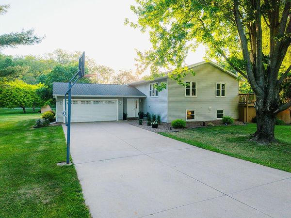 N5273 Clover Ct, Onalaska, WI 54650