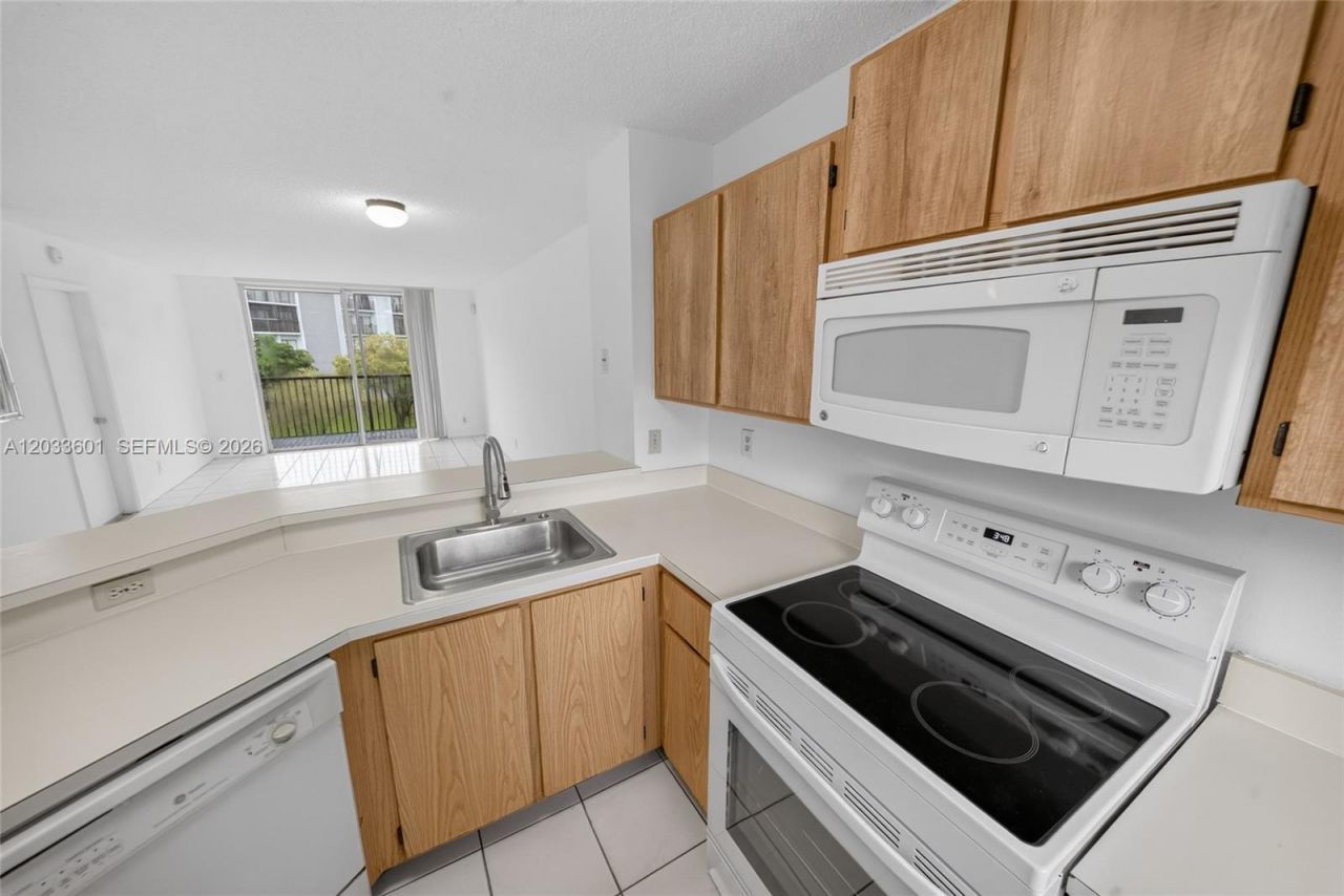 8750 N Sherman Cir, Unit 305, Miramar, FL 33025 Photo