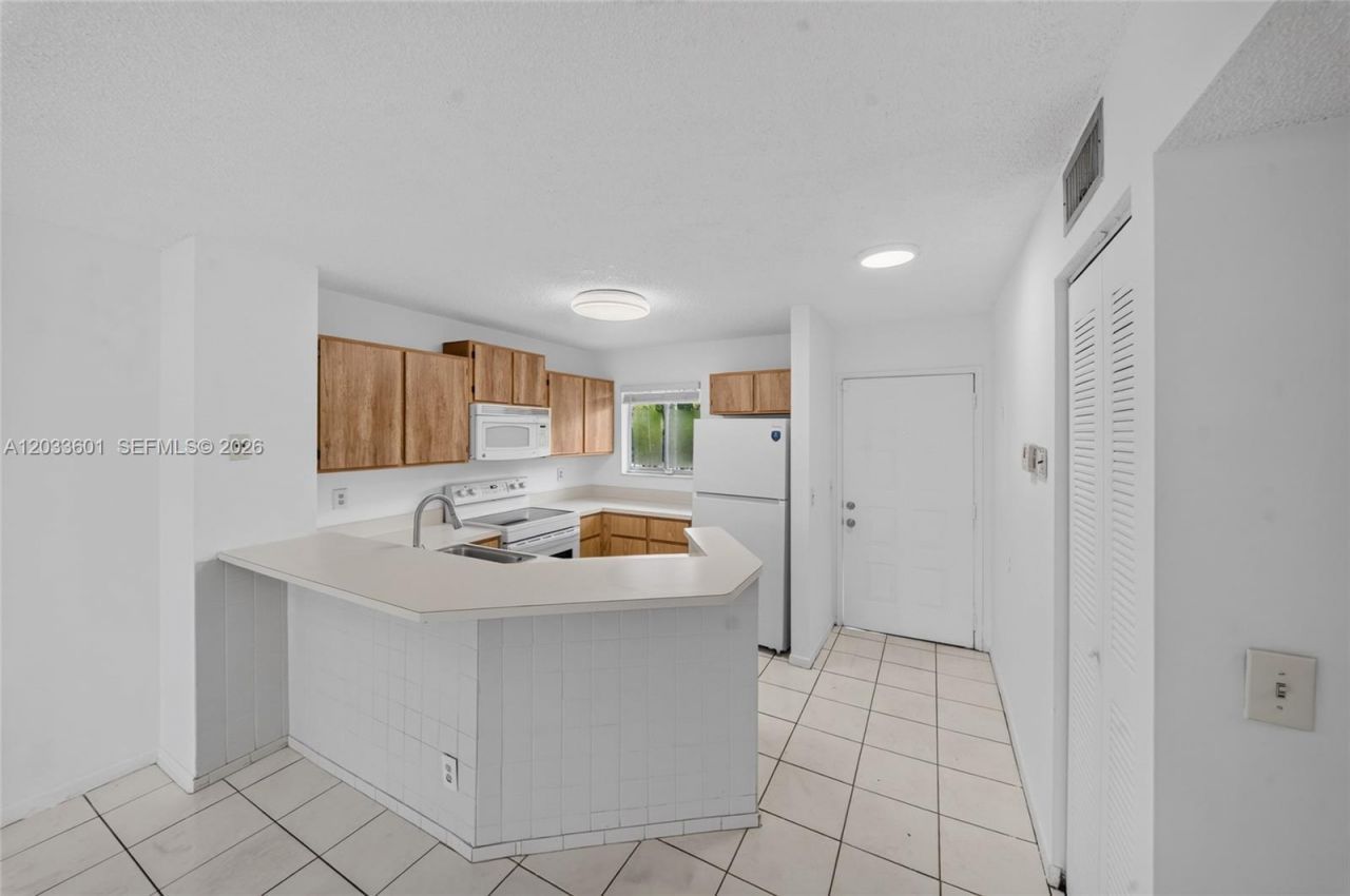 8750 N Sherman Cir, Unit 305, Miramar, FL 33025 Photo