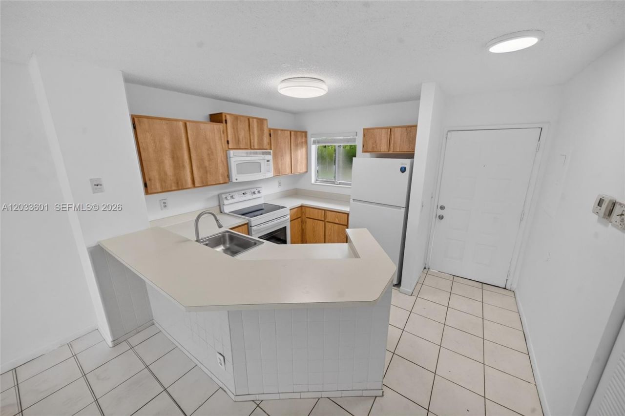 8750 N Sherman Cir, Unit 305, Miramar, FL 33025 Photo