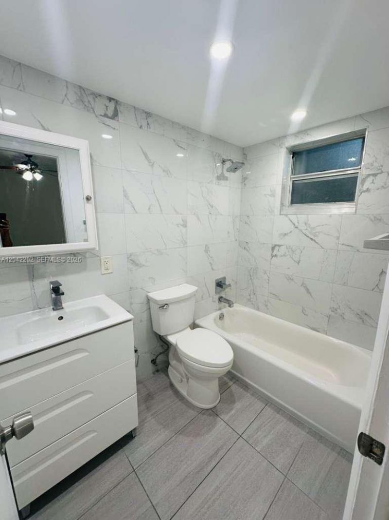 1230 W 54th St, Unit 202A, Hialeah, FL 33012 Photo