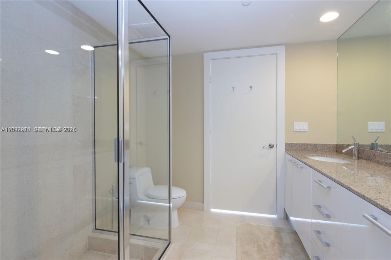 17201 Collins Ave+den, Unit 803, Sunny Isles Beach, FL 33160 Photo