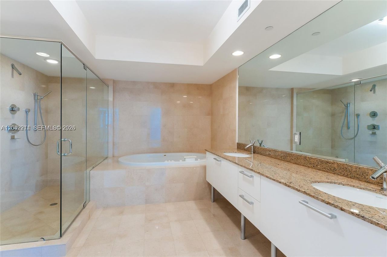 17201 Collins Ave+den, Unit 803, Sunny Isles Beach, FL 33160 Photo