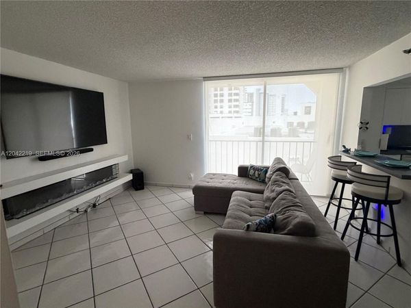 2625 Collins Ave , Unit 420, Miami Beach, FL 33140