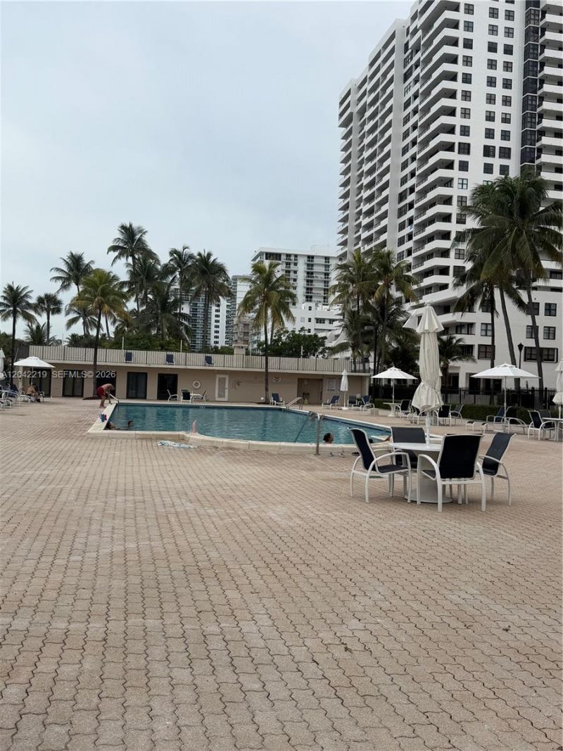 2625 Collins Ave , Unit 420, Miami Beach, FL 33140 Photo