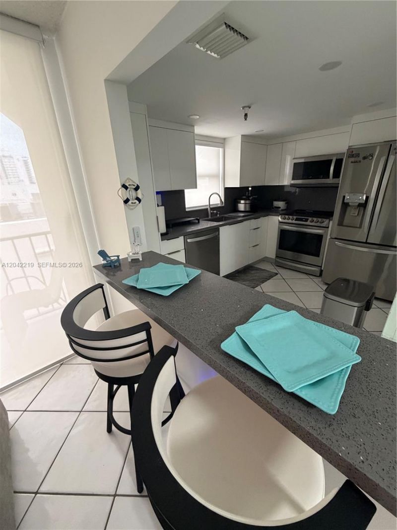 2625 Collins Ave , Unit 420, Miami Beach, FL 33140 Photo