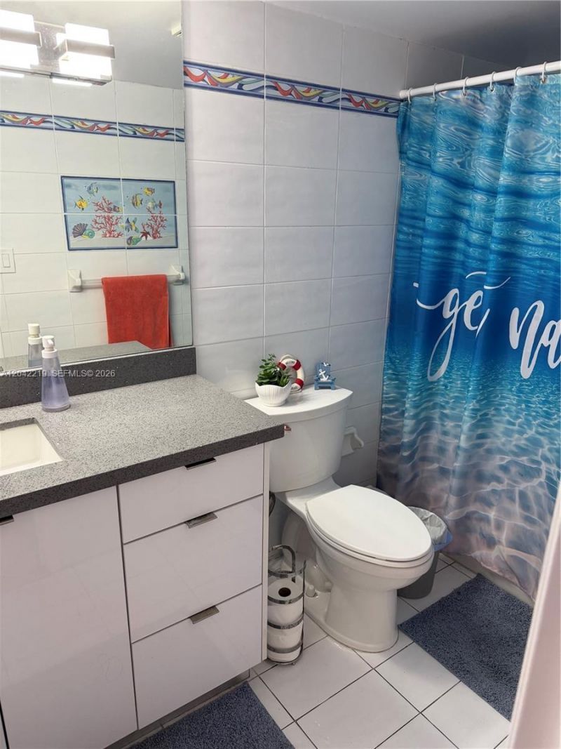 2625 Collins Ave , Unit 420, Miami Beach, FL 33140 Photo