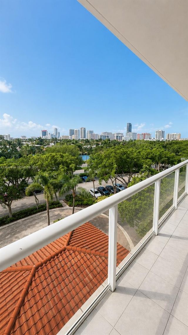 3640 Yacht Club Dr , Unit 502, Aventura, FL 33180 Photo