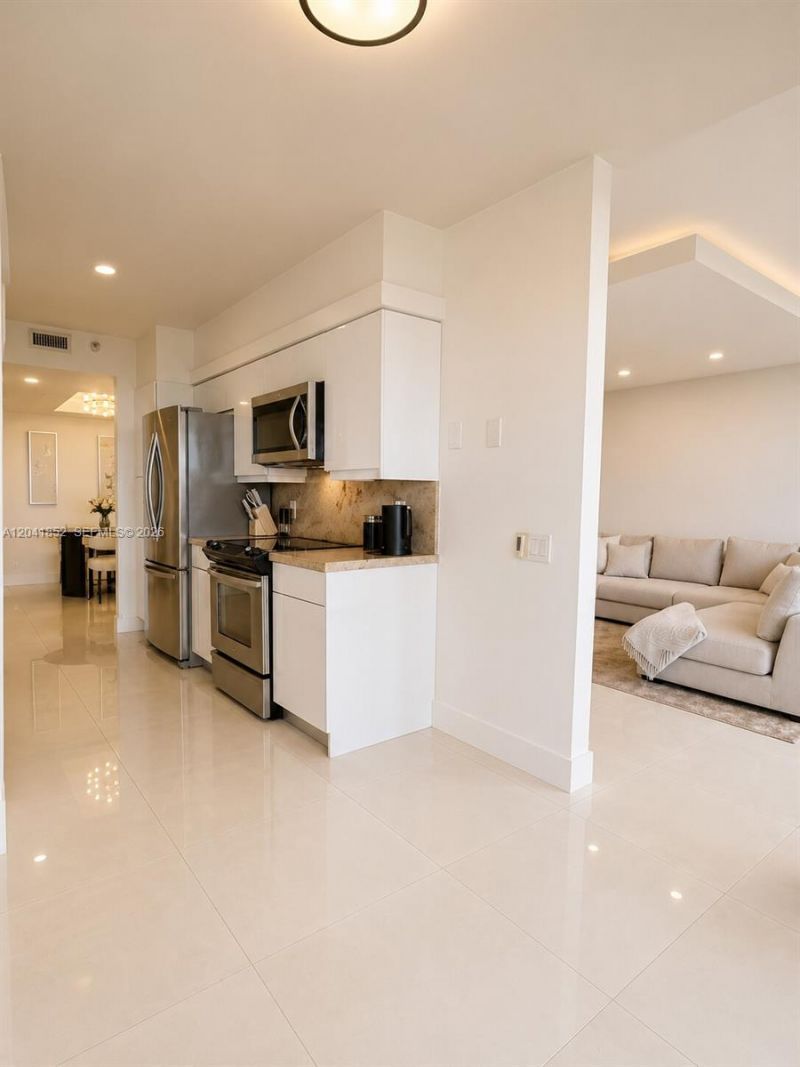 3640 Yacht Club Dr , Unit 502, Aventura, FL 33180 Photo
