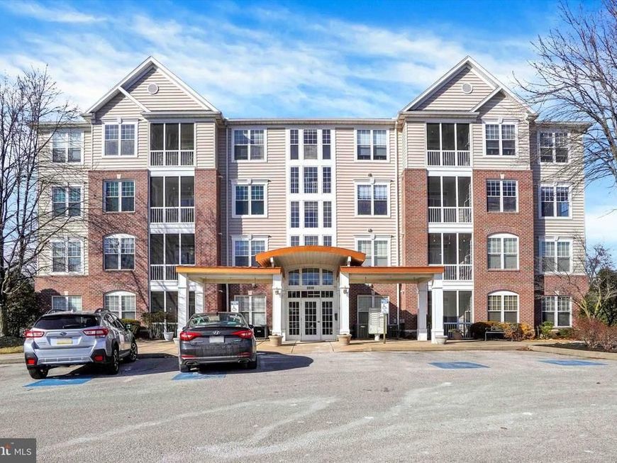 1010 Crest Way, Unit 304, York, PA 17403 Main Photo