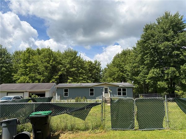 1370 Hoffman Ln, Hermitage, PA 16148