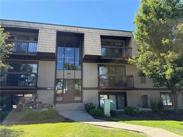 9600 Cove Drive , Unit B2, North Royalton, OH 44133