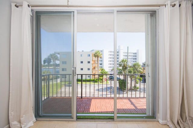 301 Croton Avenue, Unit 303, Lantana, FL 33462 Photo